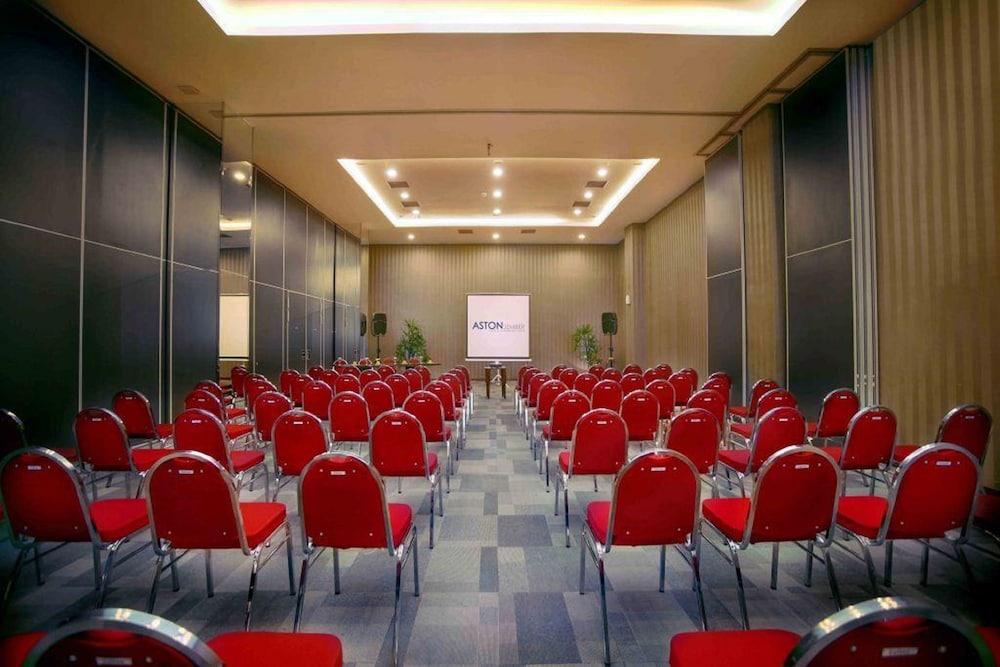 Aston Jember Hotel & Conference Center Экстерьер фото