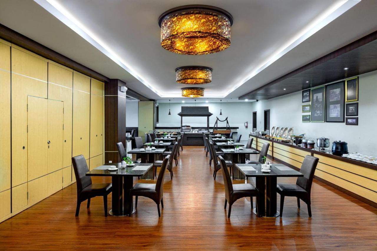Aston Jember Hotel & Conference Center Экстерьер фото
