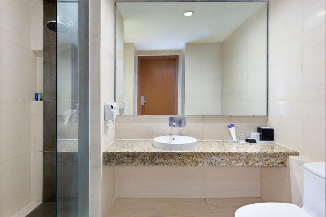 Aston Jember Hotel & Conference Center Экстерьер фото